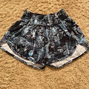 Lululemon Tracker Mid-rise Lined Short 4” Size 4